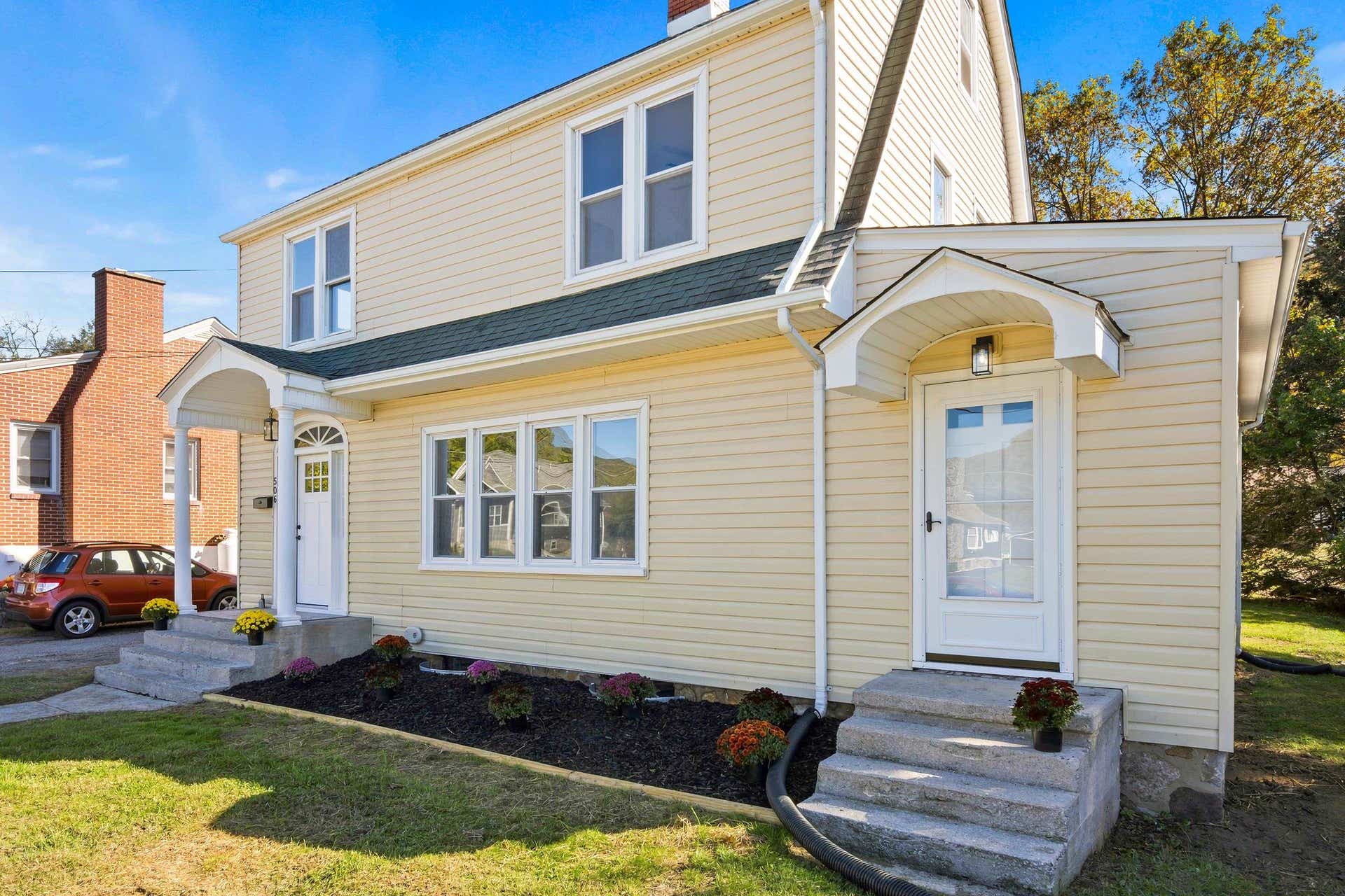 506 WOLF Street, Narrows, VA 24124