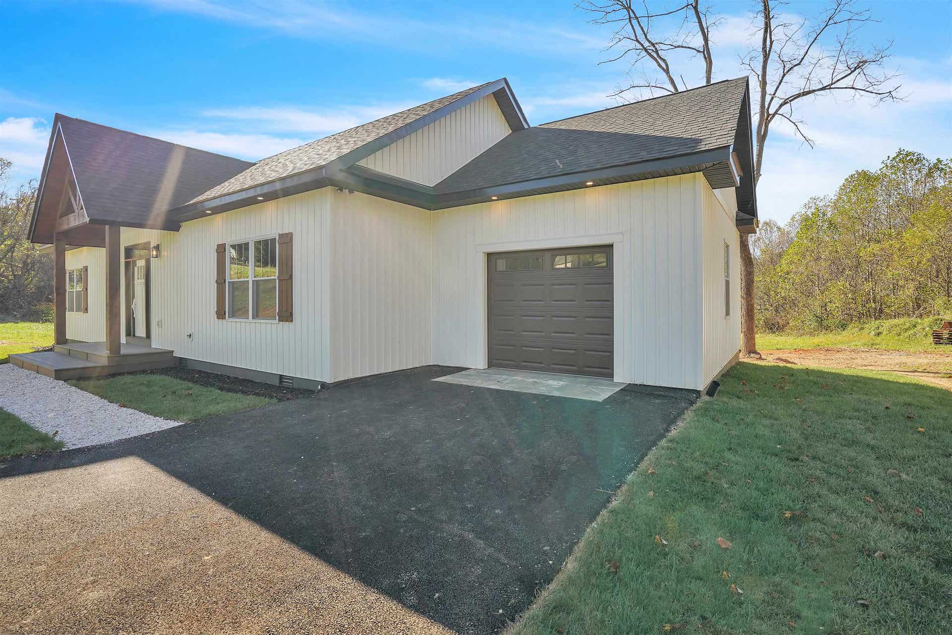 124 Bowens Road, Pembroke, VA 24136