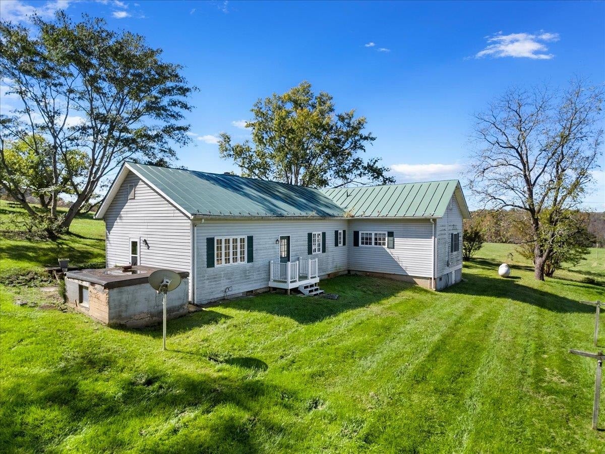 2358 White Tree Hill Road, Ballard, WV 24918
