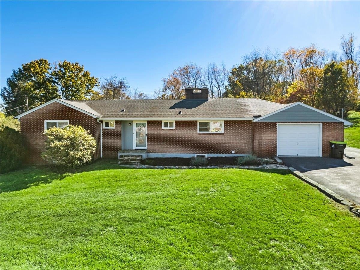 1984 PEPPERS FERRY Road, Pulaski, VA 24301