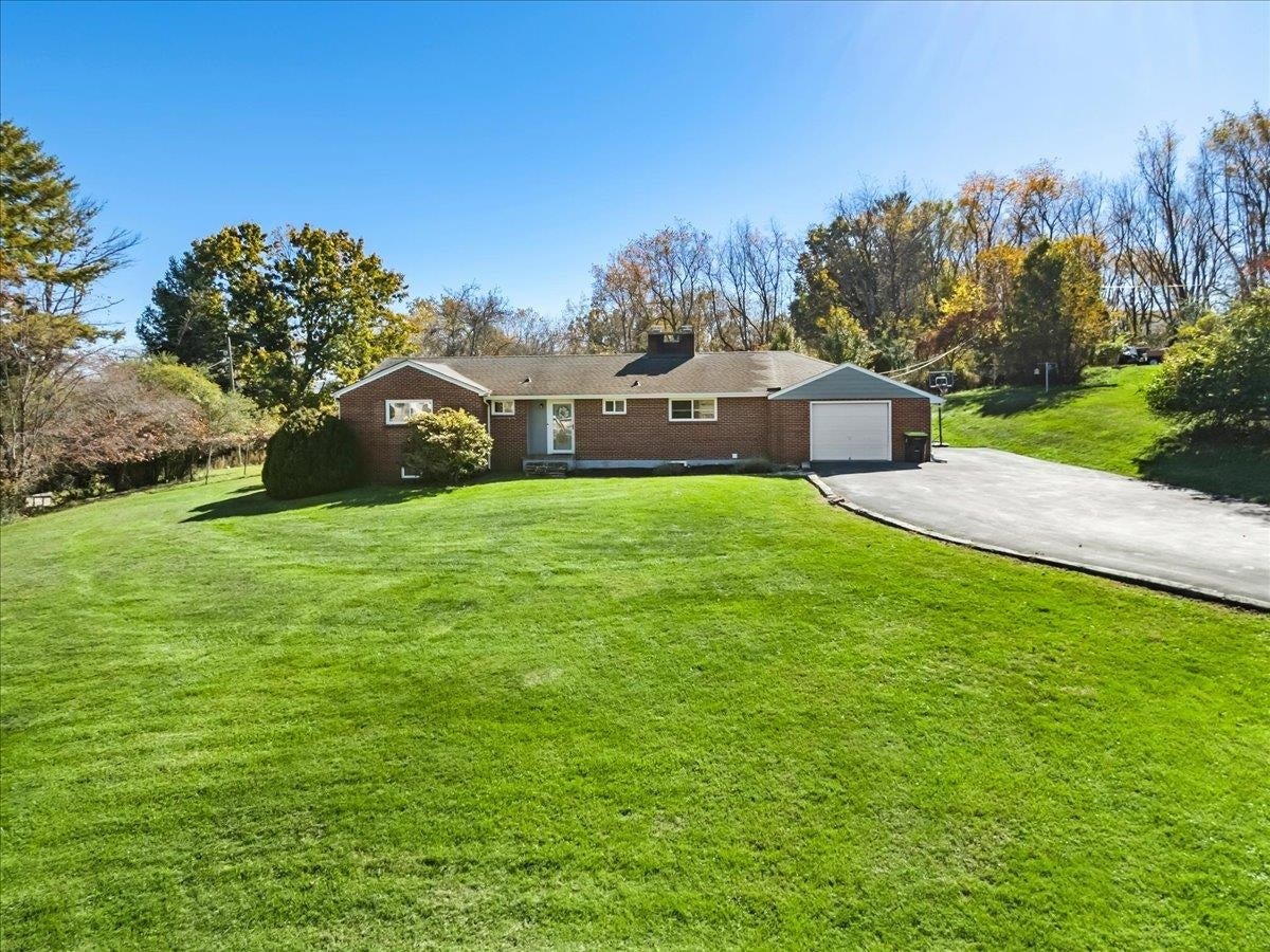 1984 PEPPERS FERRY Road, Pulaski, VA 24301