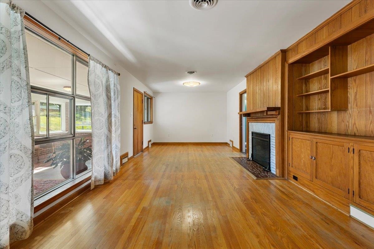1984 PEPPERS FERRY Road, Pulaski, VA 24301
