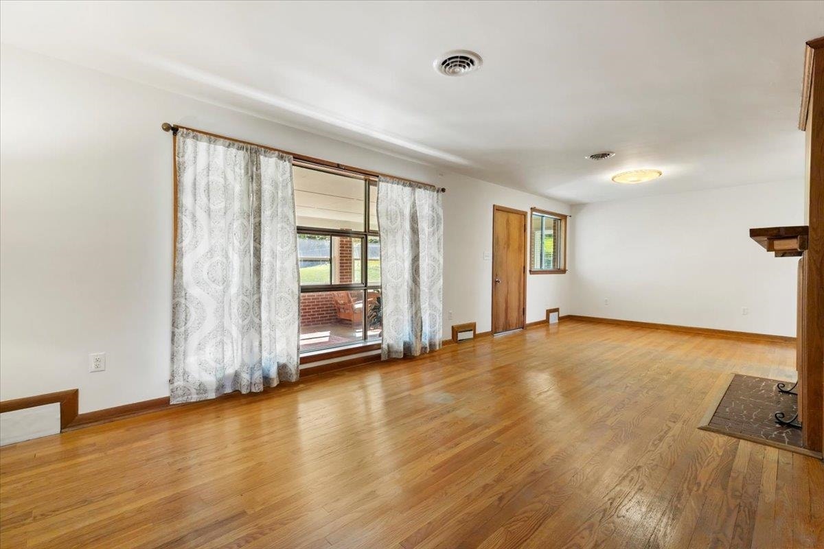 1984 PEPPERS FERRY Road, Pulaski, VA 24301