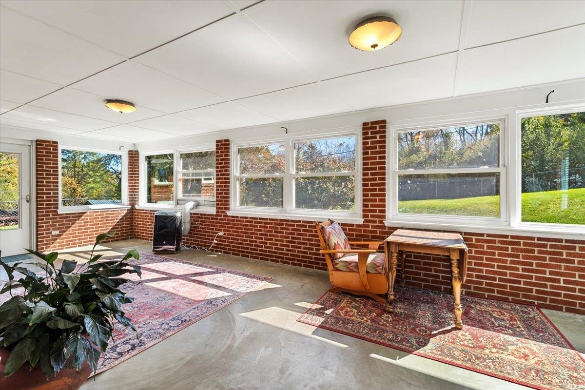 1984 PEPPERS FERRY Road, Pulaski, VA 24301