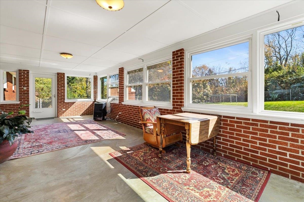 1984 PEPPERS FERRY Road, Pulaski, VA 24301