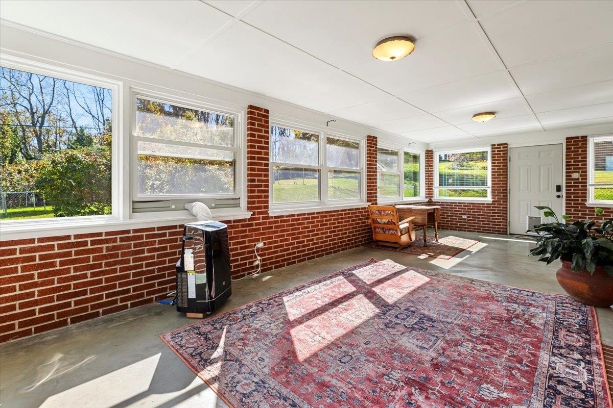 1984 PEPPERS FERRY Road, Pulaski, VA 24301