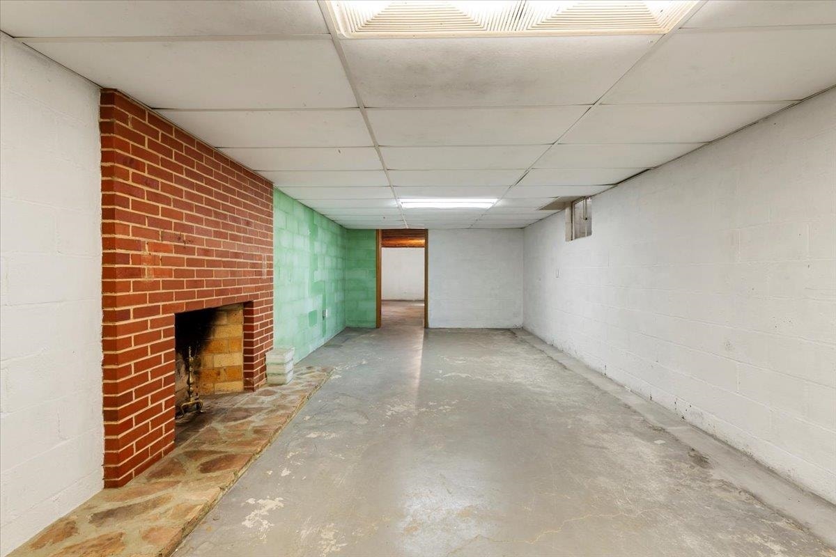 1984 PEPPERS FERRY Road, Pulaski, VA 24301