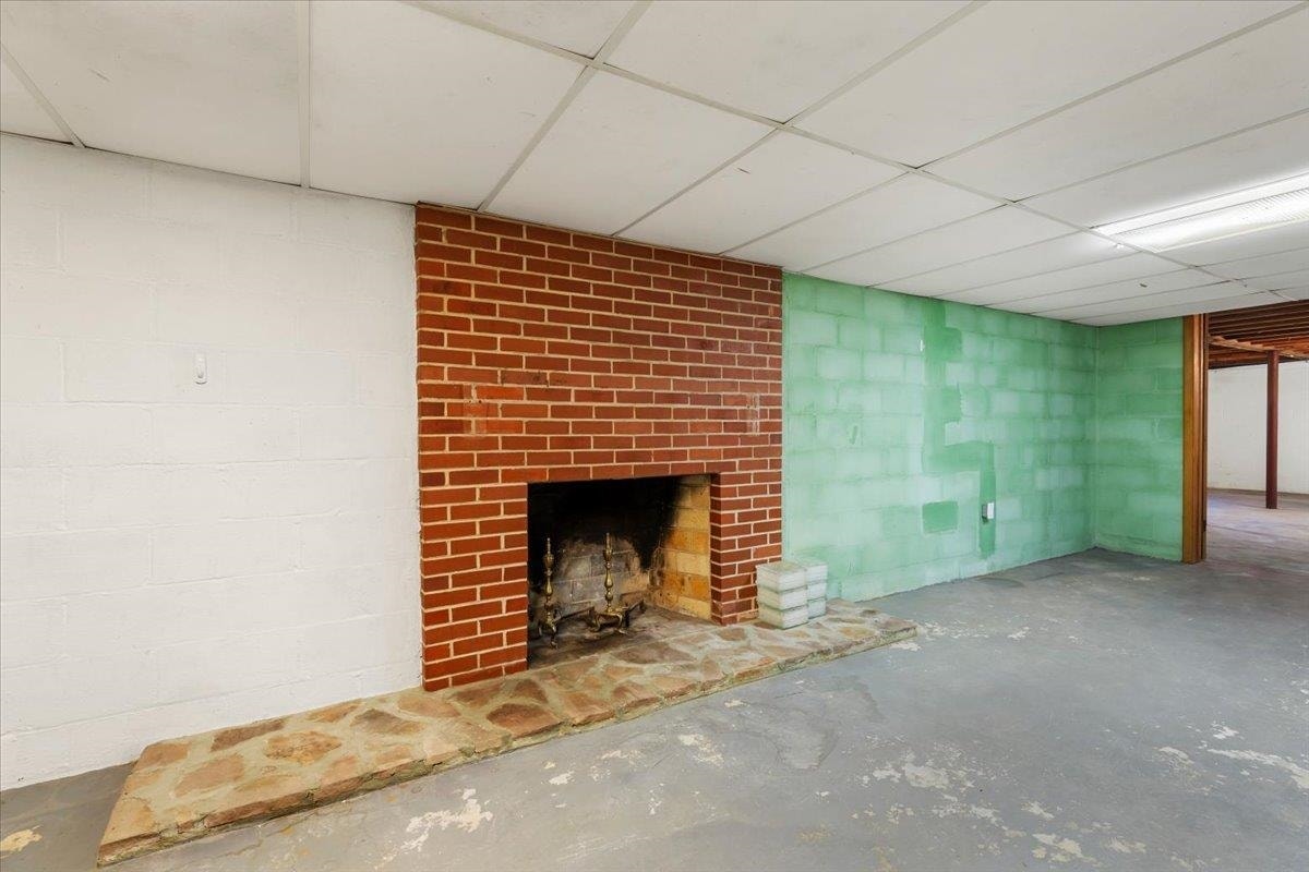 1984 PEPPERS FERRY Road, Pulaski, VA 24301