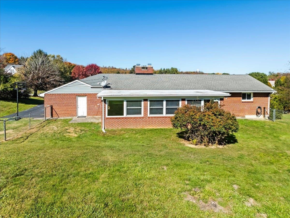 1984 PEPPERS FERRY Road, Pulaski, VA 24301