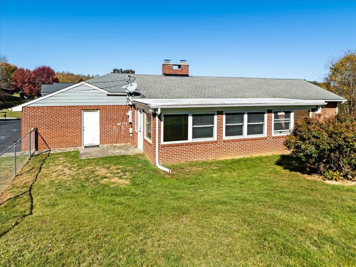 1984 PEPPERS FERRY Road, Pulaski, VA 24301