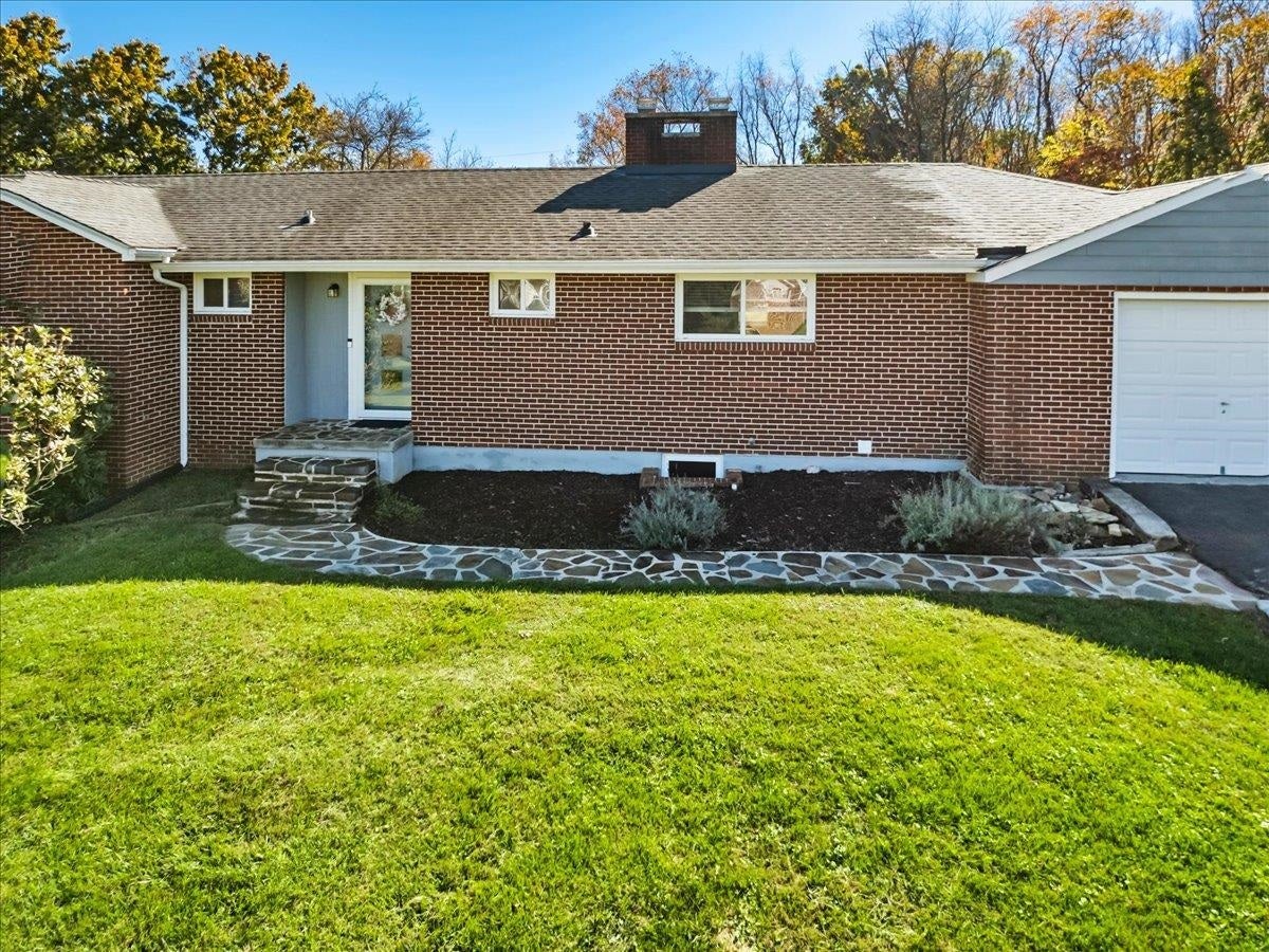1984 PEPPERS FERRY Road, Pulaski, VA 24301