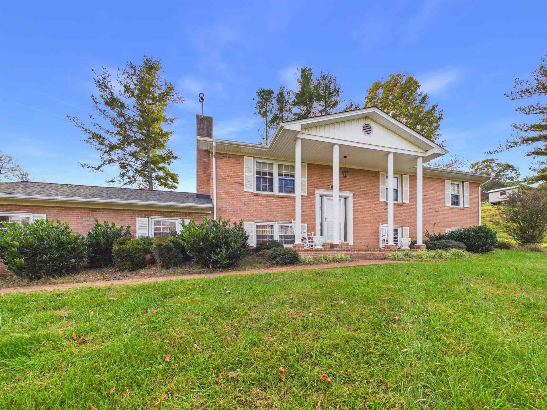 5725 Graysontown Road, Radford, VA 24141