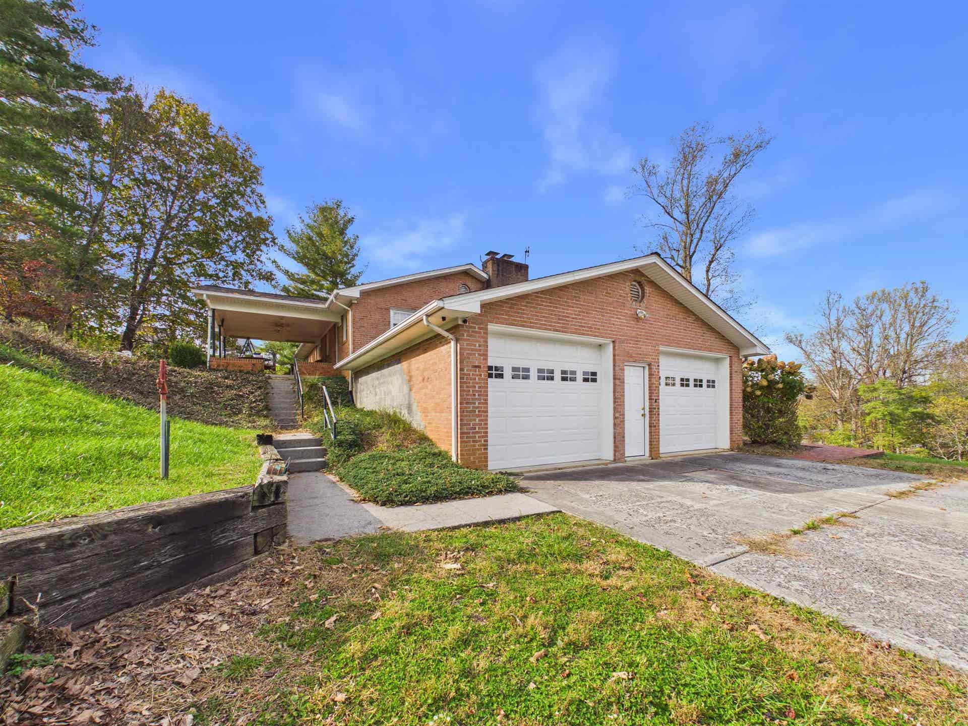5725 Graysontown Road, Radford, VA 24141