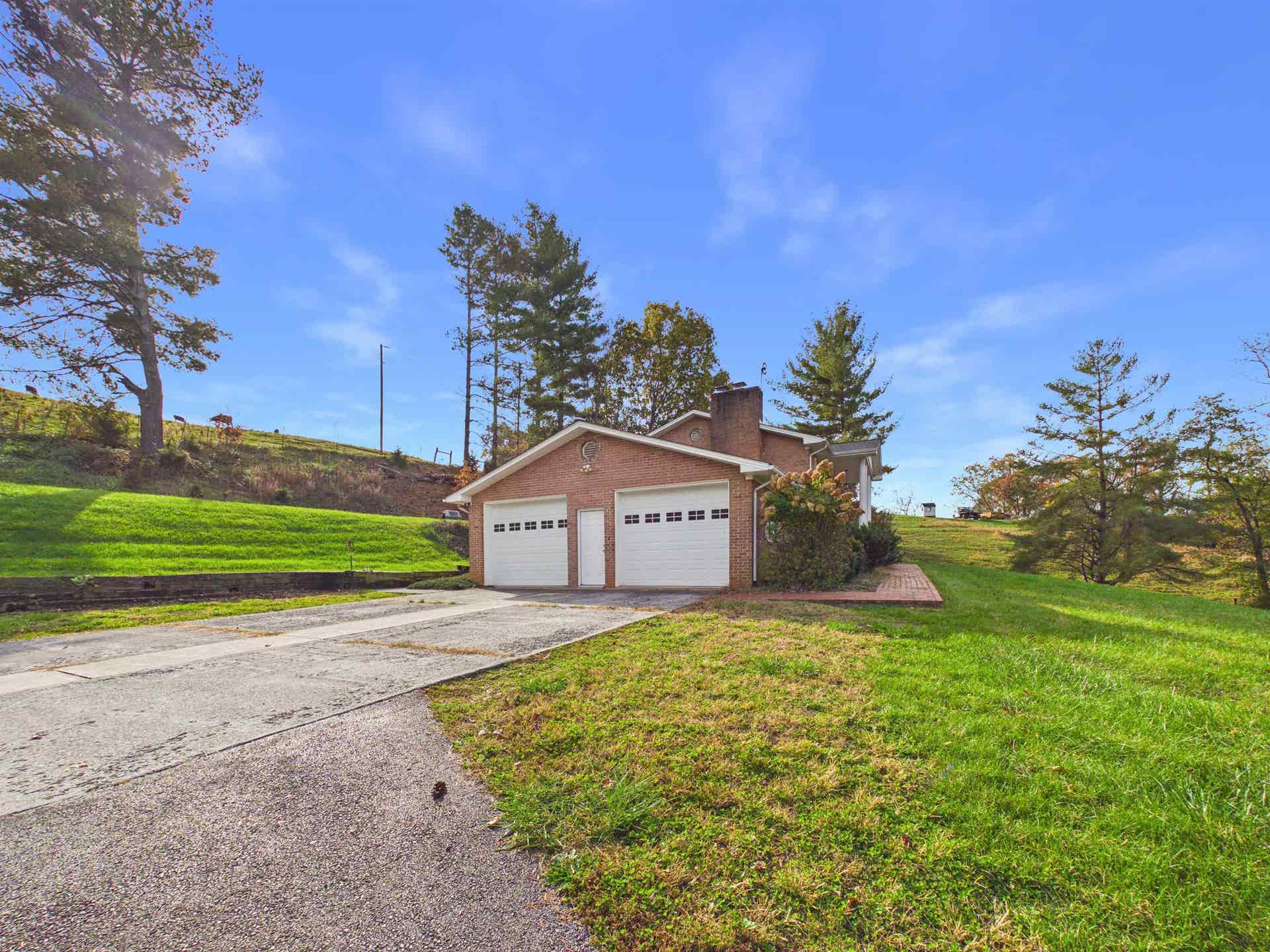 5725 Graysontown Road, Radford, VA 24141