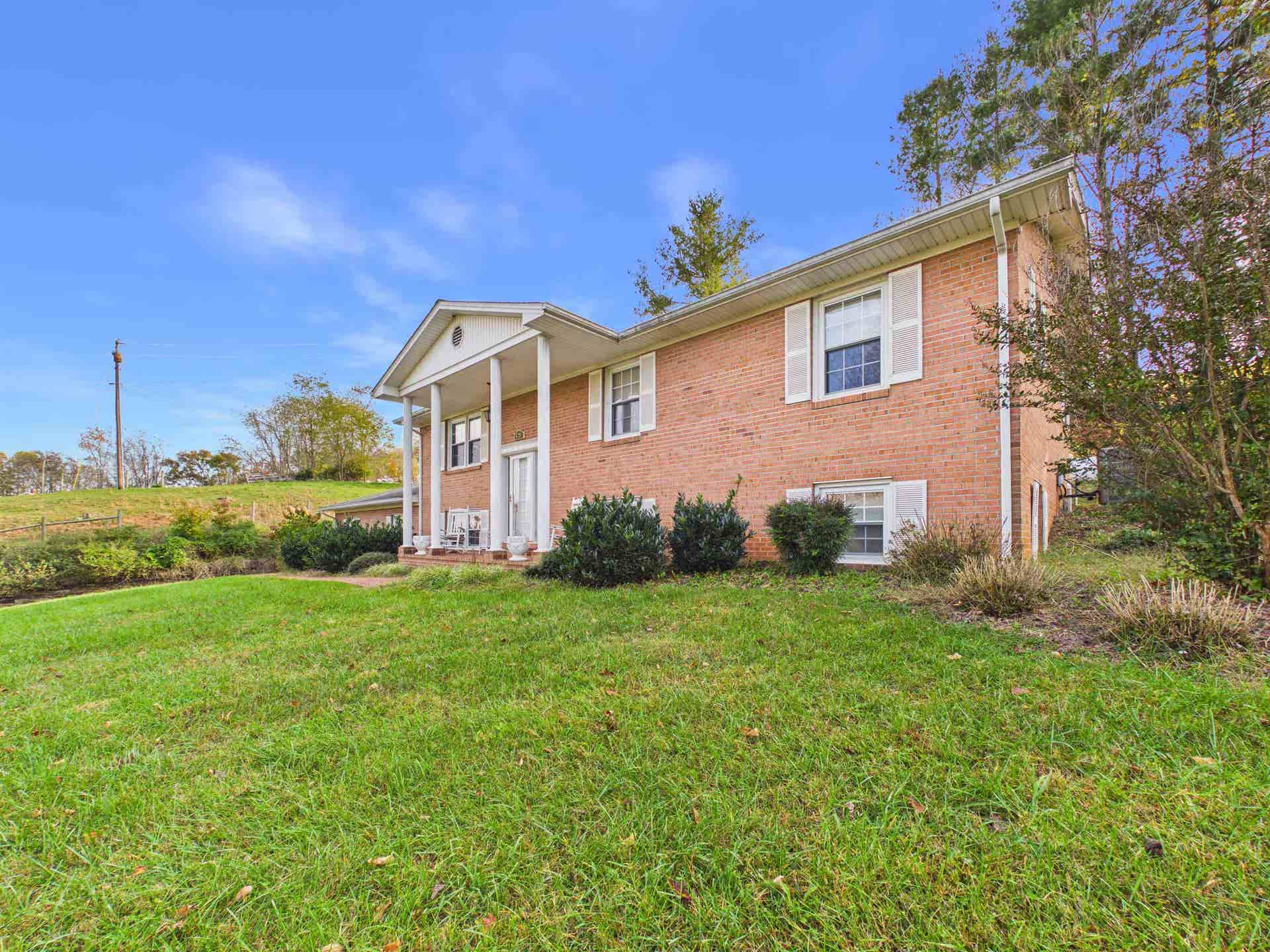 5725 Graysontown Road, Radford, VA 24141