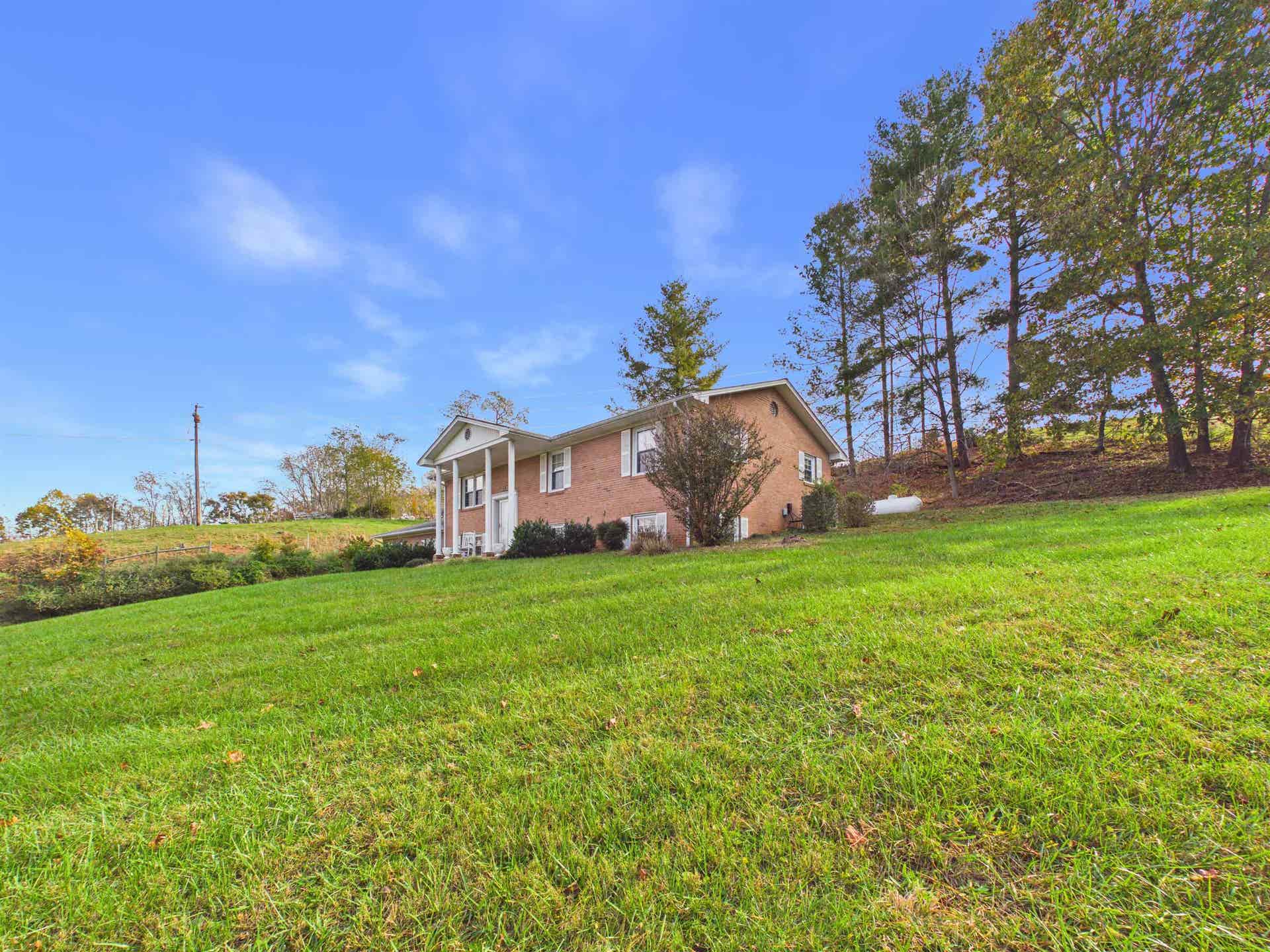 5725 Graysontown Road, Radford, VA 24141