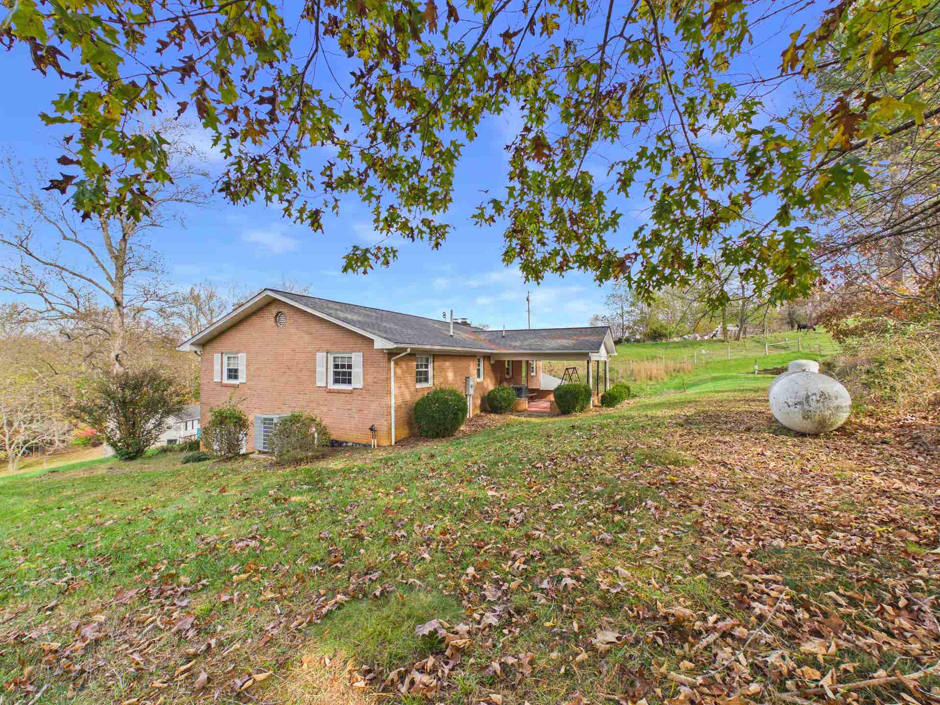 5725 Graysontown Road, Radford, VA 24141