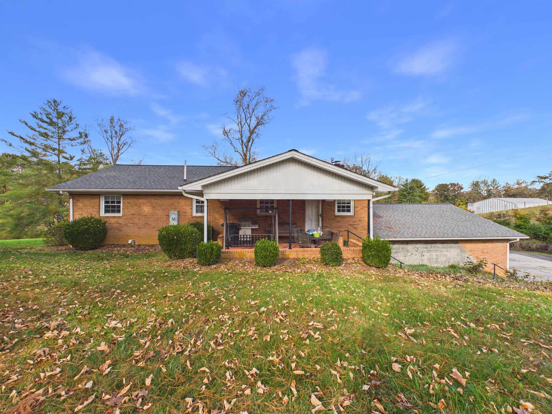 5725 Graysontown Road, Radford, VA 24141