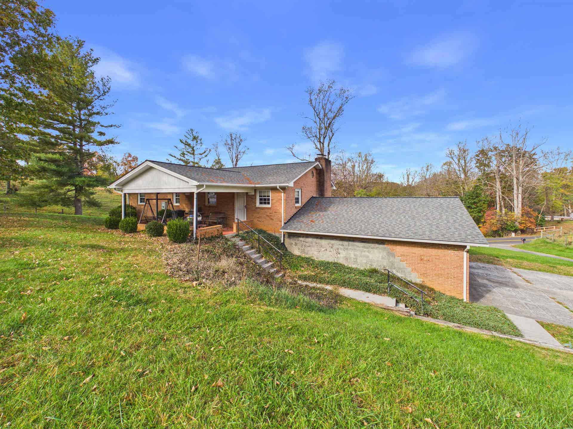 5725 Graysontown Road, Radford, VA 24141