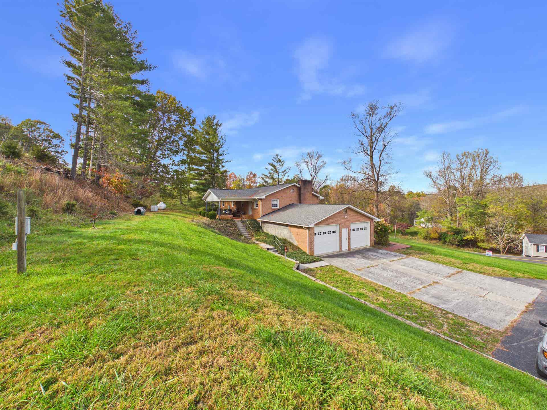 5725 Graysontown Road, Radford, VA 24141