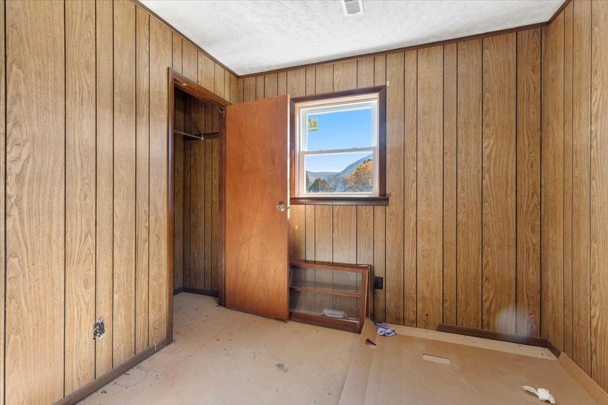 101 WARNER Street, Narrows, VA 24124