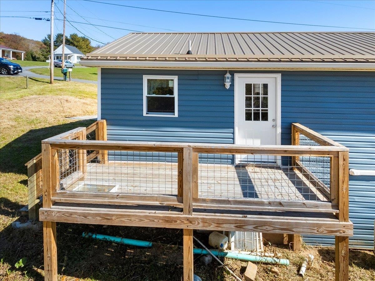 101 WARNER Street, Narrows, VA 24124