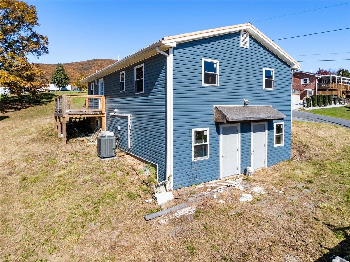101 WARNER Street, Narrows, VA 24124