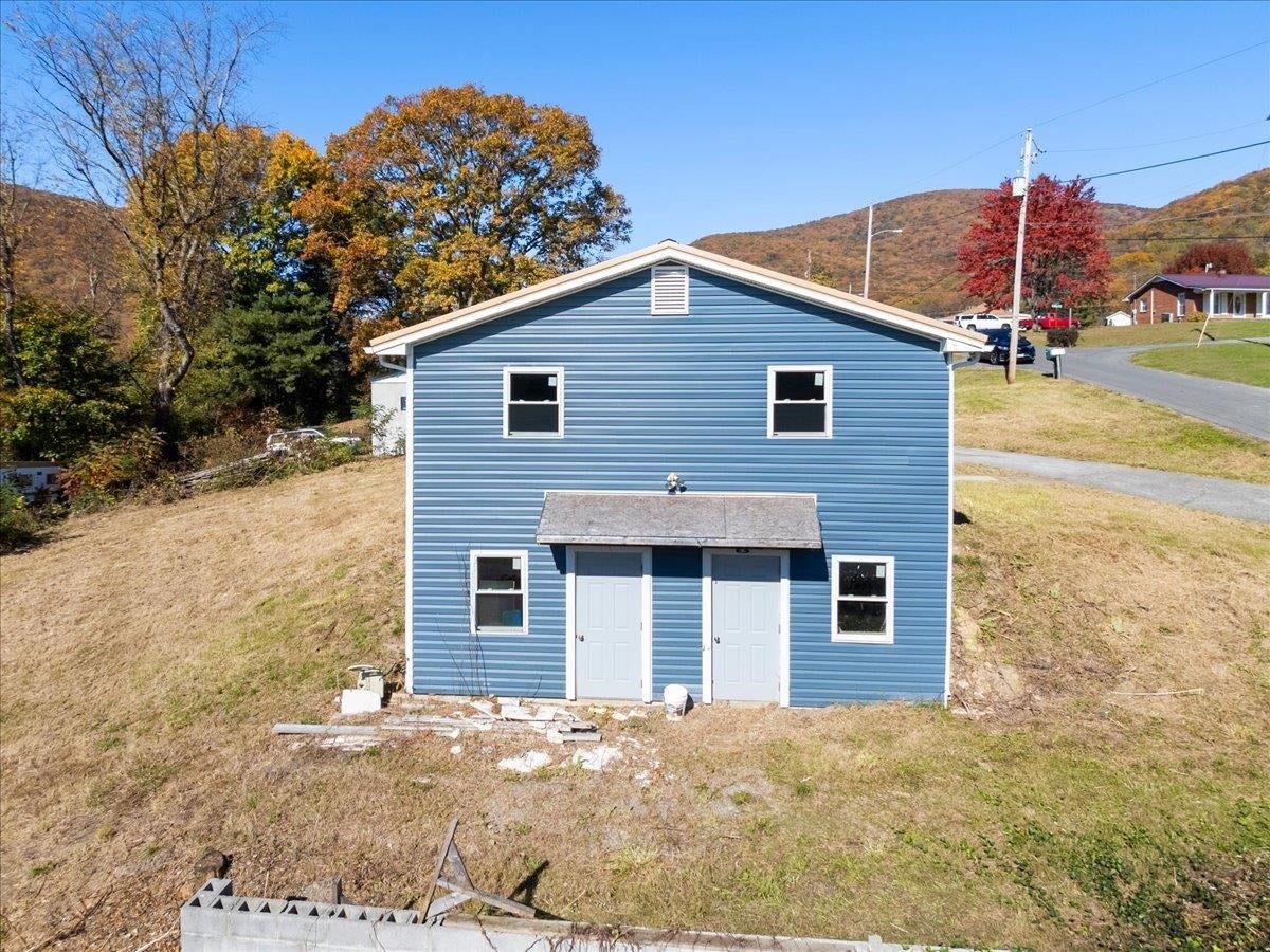 101 WARNER Street, Narrows, VA 24124