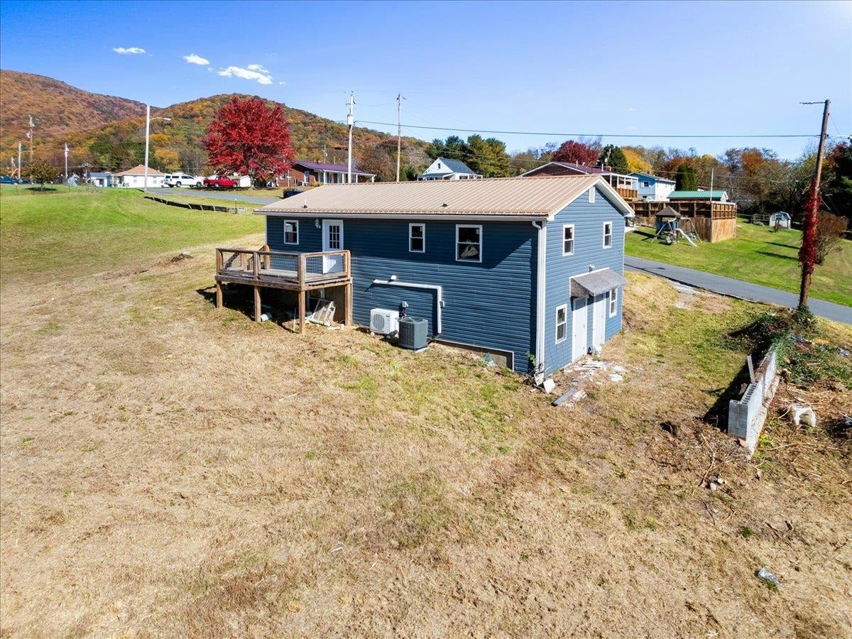 101 WARNER Street, Narrows, VA 24124