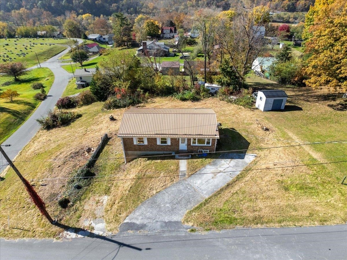 101 WARNER Street, Narrows, VA 24124