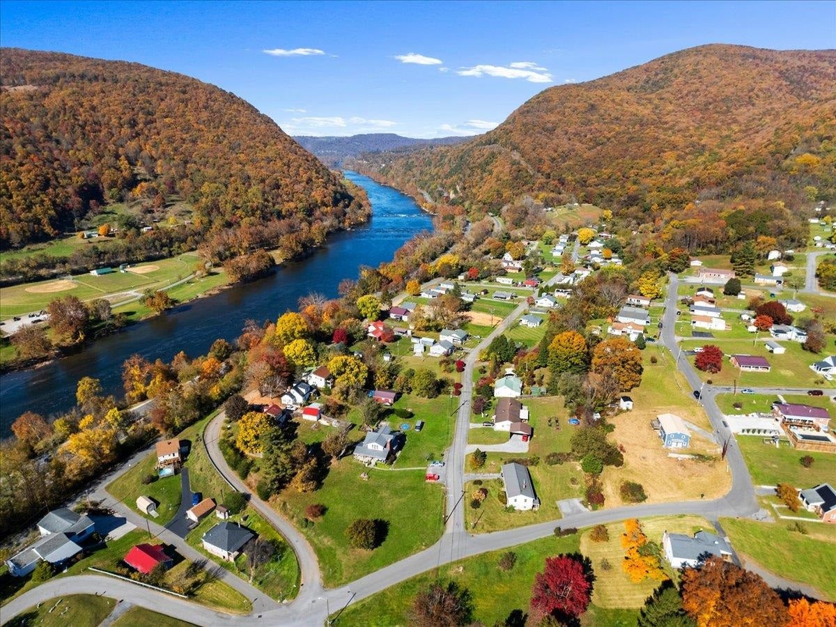 101 WARNER Street, Narrows, VA 24124