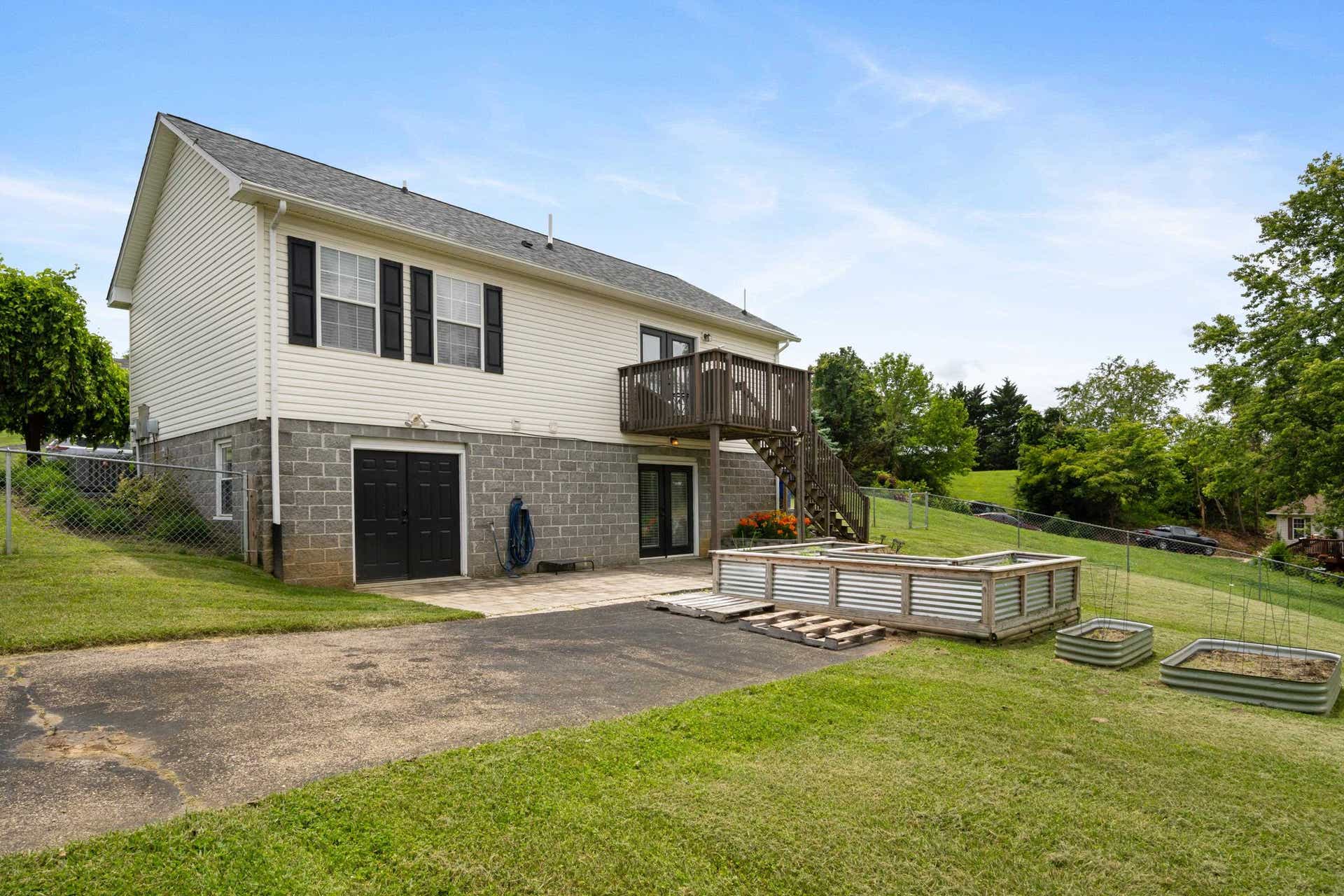 1020 GOBBLERS Spur, Christiansburg, VA 24073