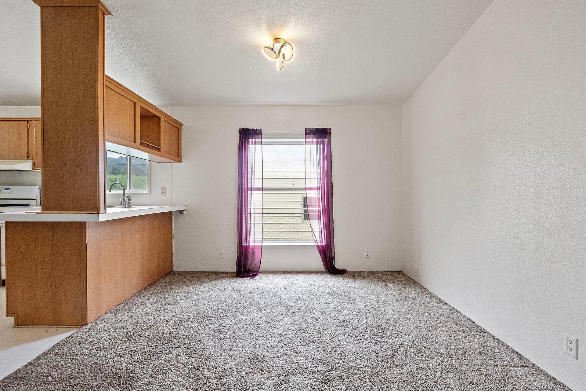 15 Church Lane, Klamath, CA 95548-9328