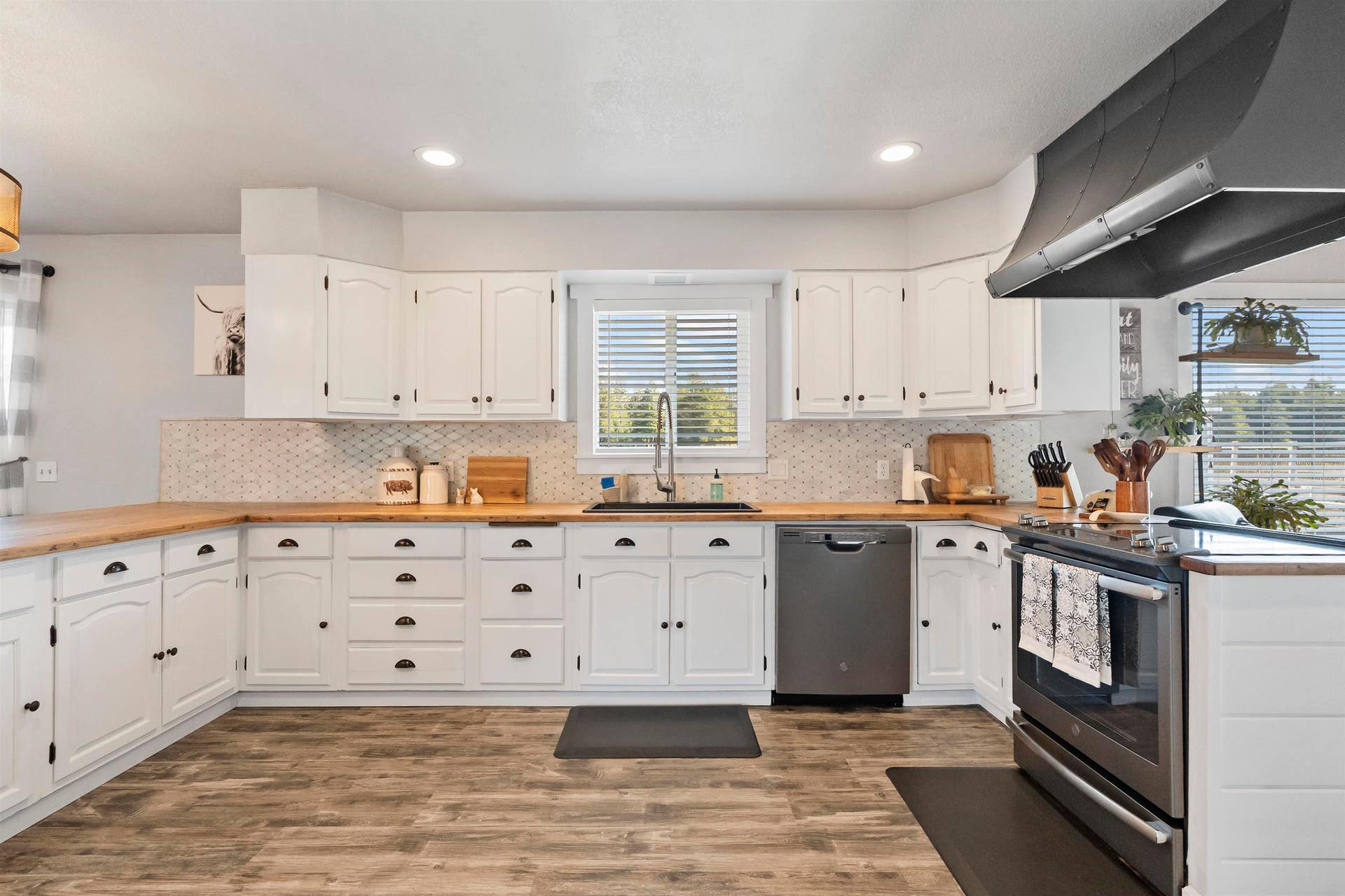 5051 Lake Earl Drive, Crescent City, CA 95531