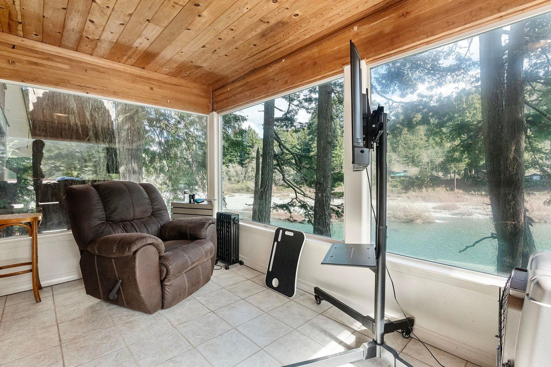 5401 South Bank Road, Crescent City, CA 95531-9595