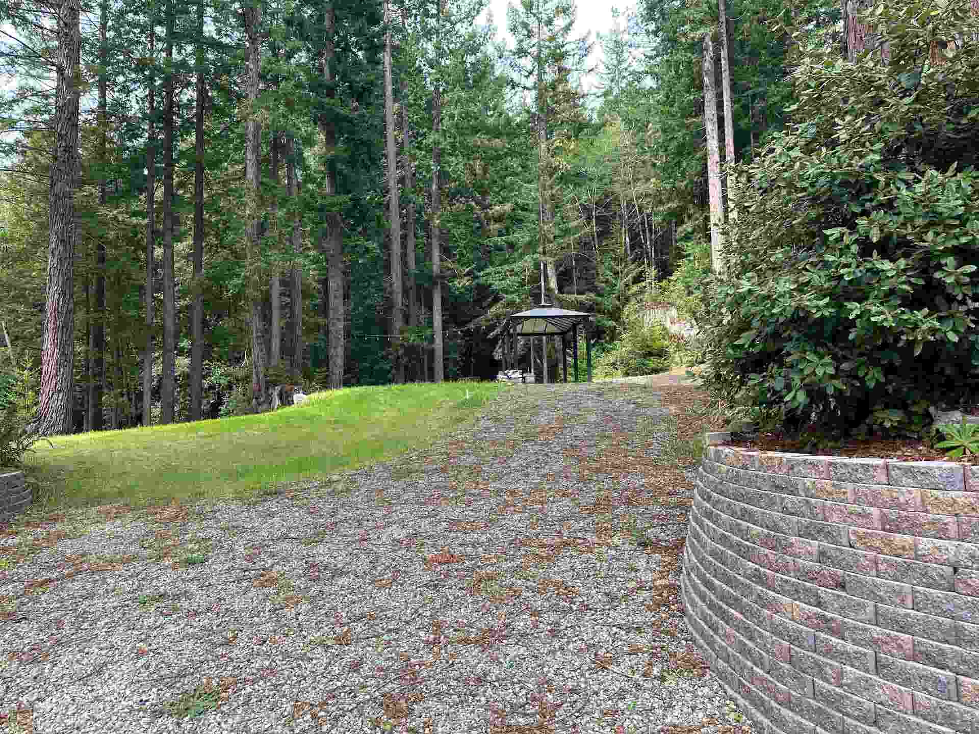 300 Bell Hole Loop, Crescent City, CA 95531