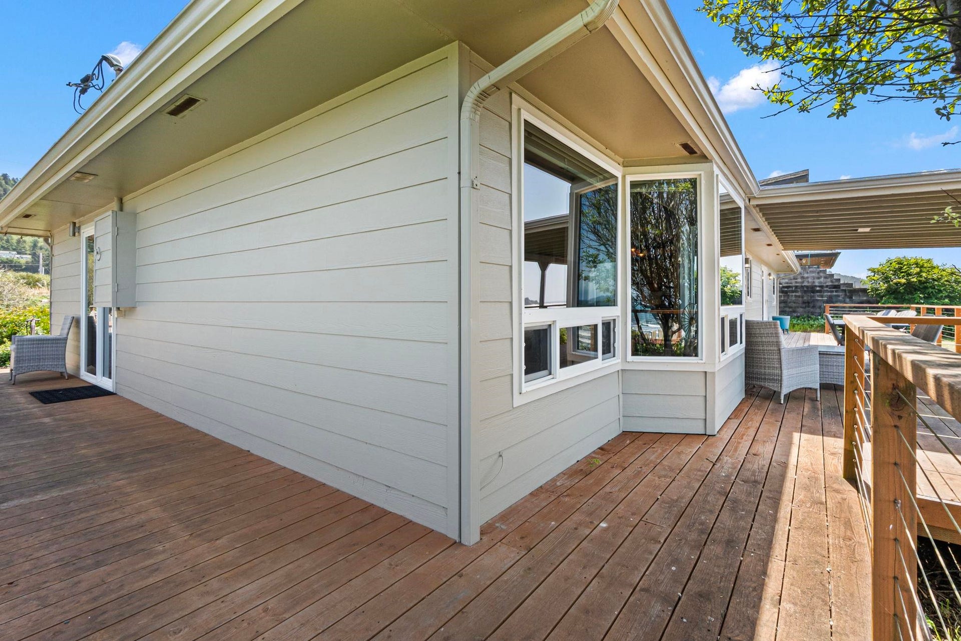 16230 Gilbert Way, Smith River, CA 95567