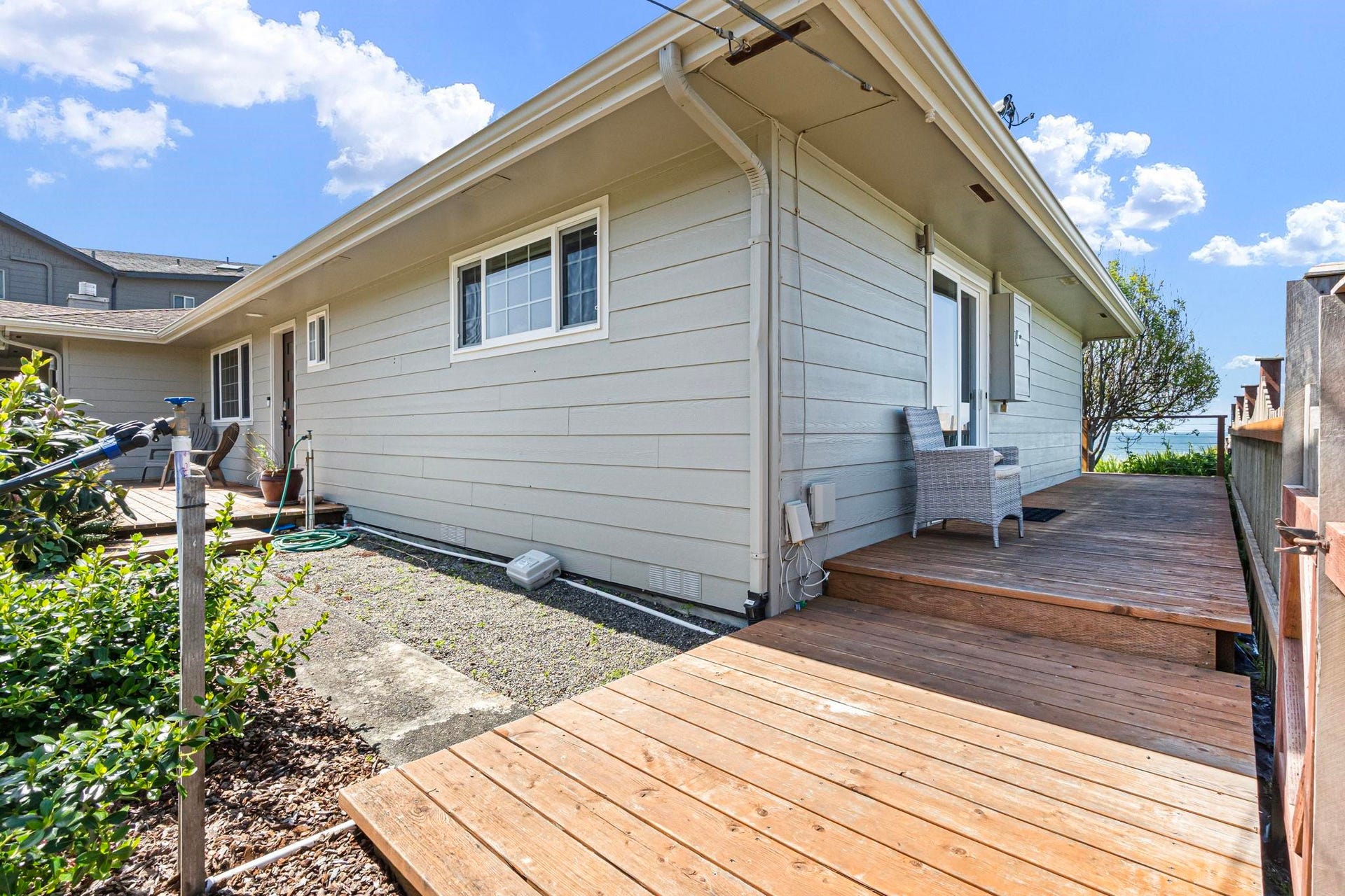16230 Gilbert Way, Smith River, CA 95567