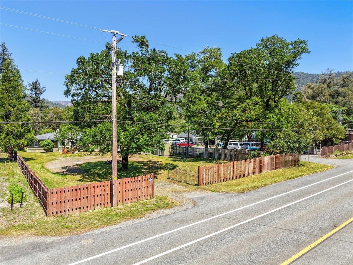 10220 US Hwy 199, Crescent City, CA 95543
