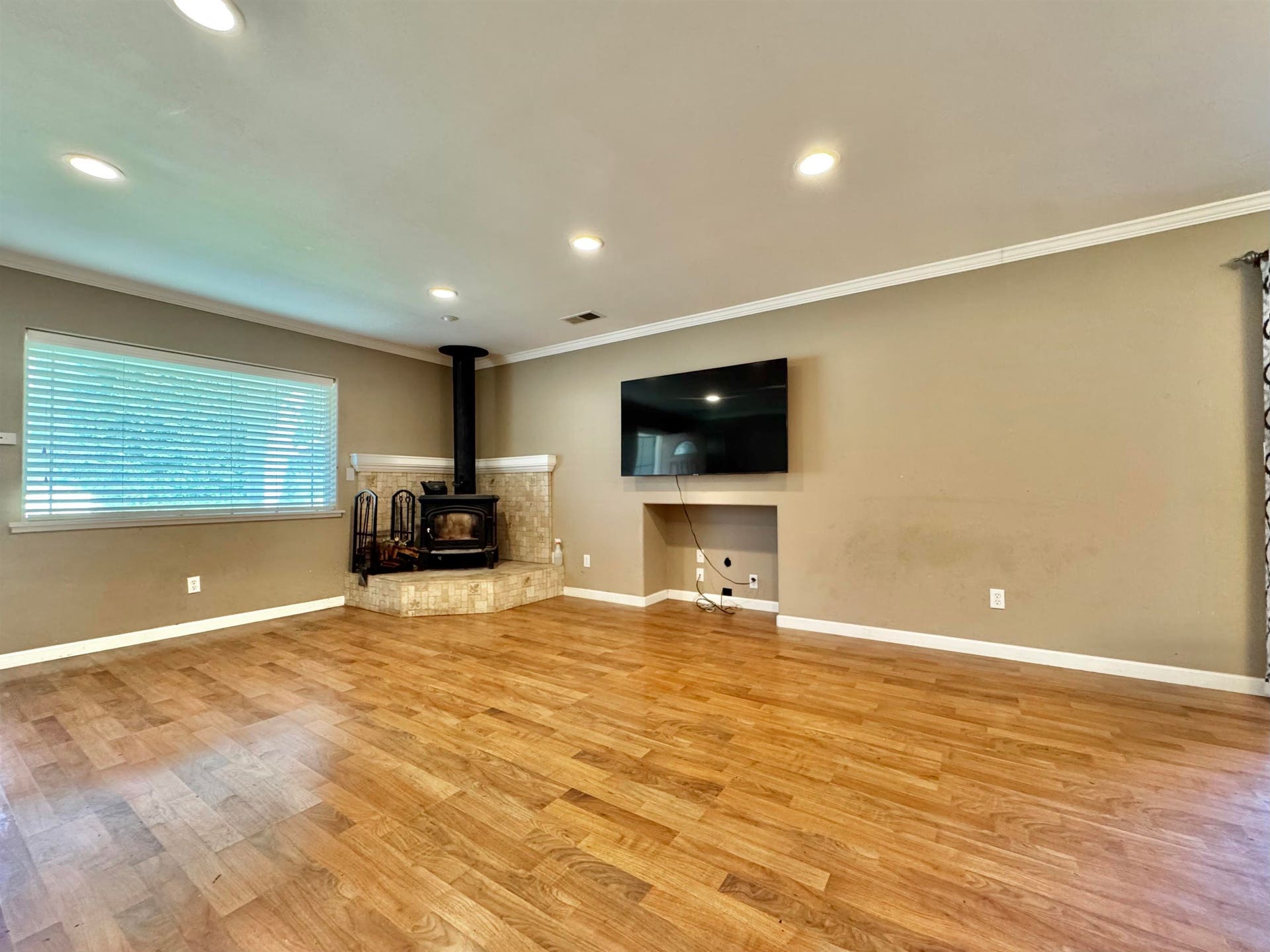 130 Azalea Drive, Klamath, CA 95548