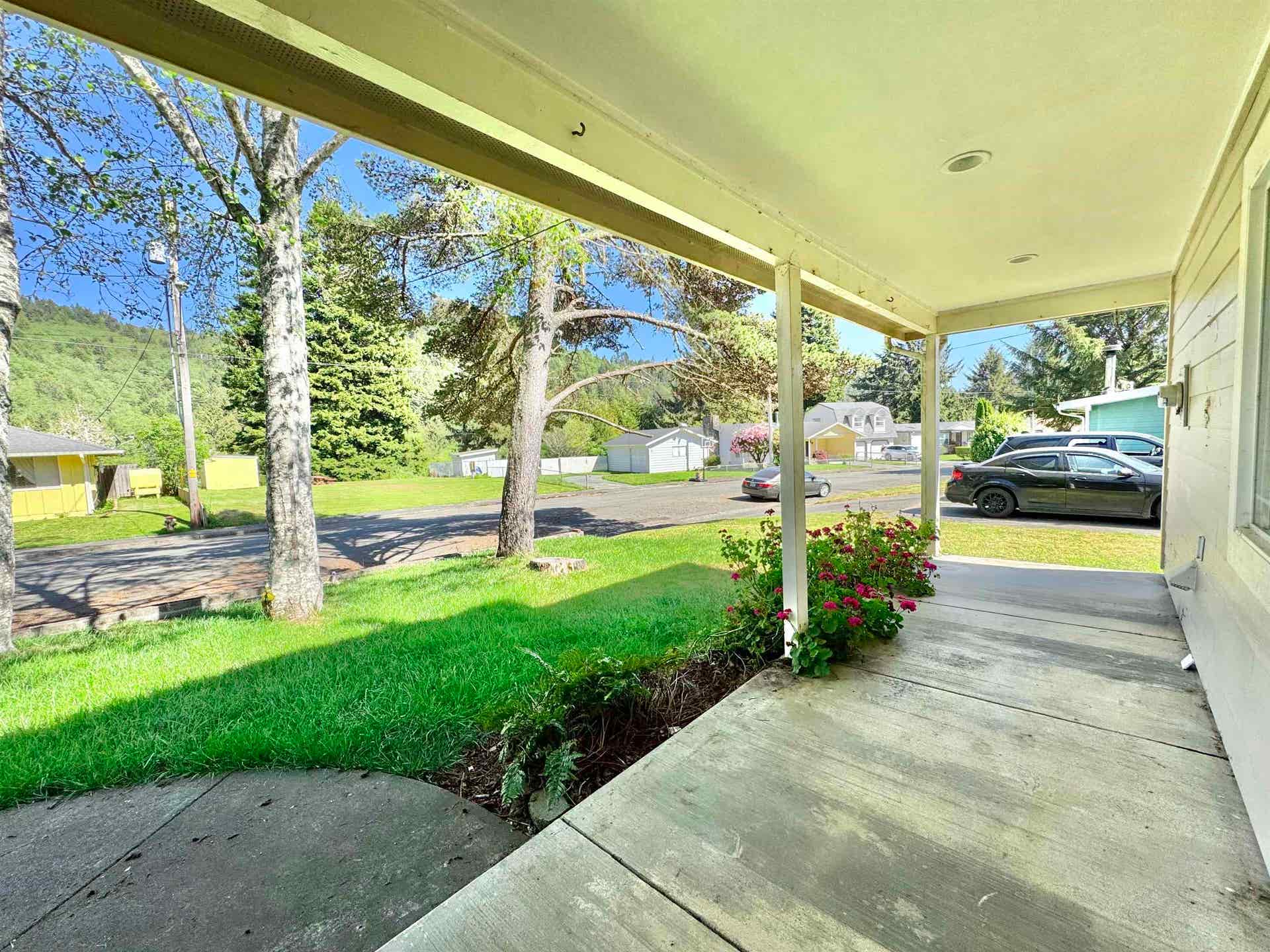 130 Azalea Drive, Klamath, CA 95548