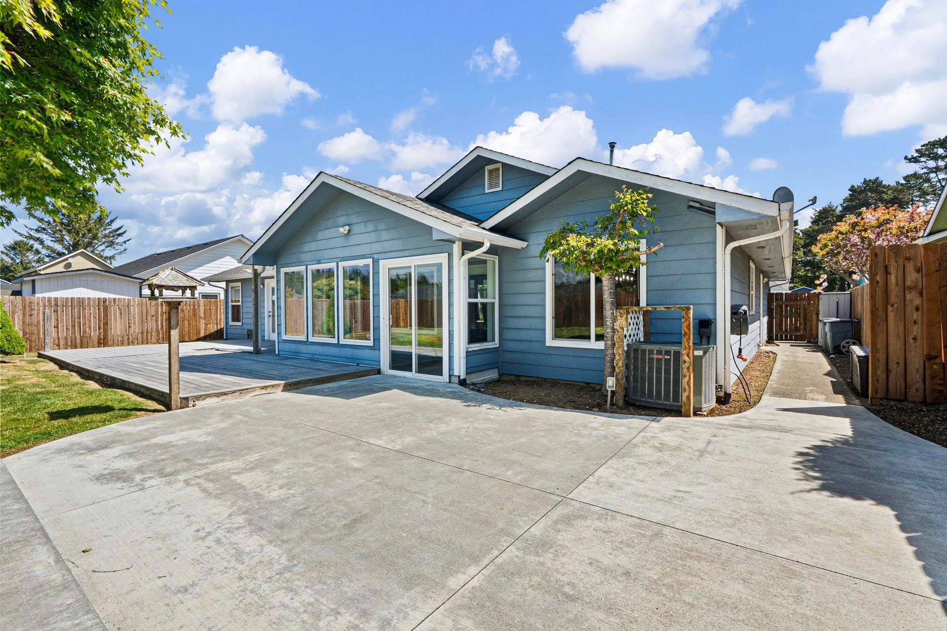 1674 El Monte Road, Crescent City, CA 95531-8813