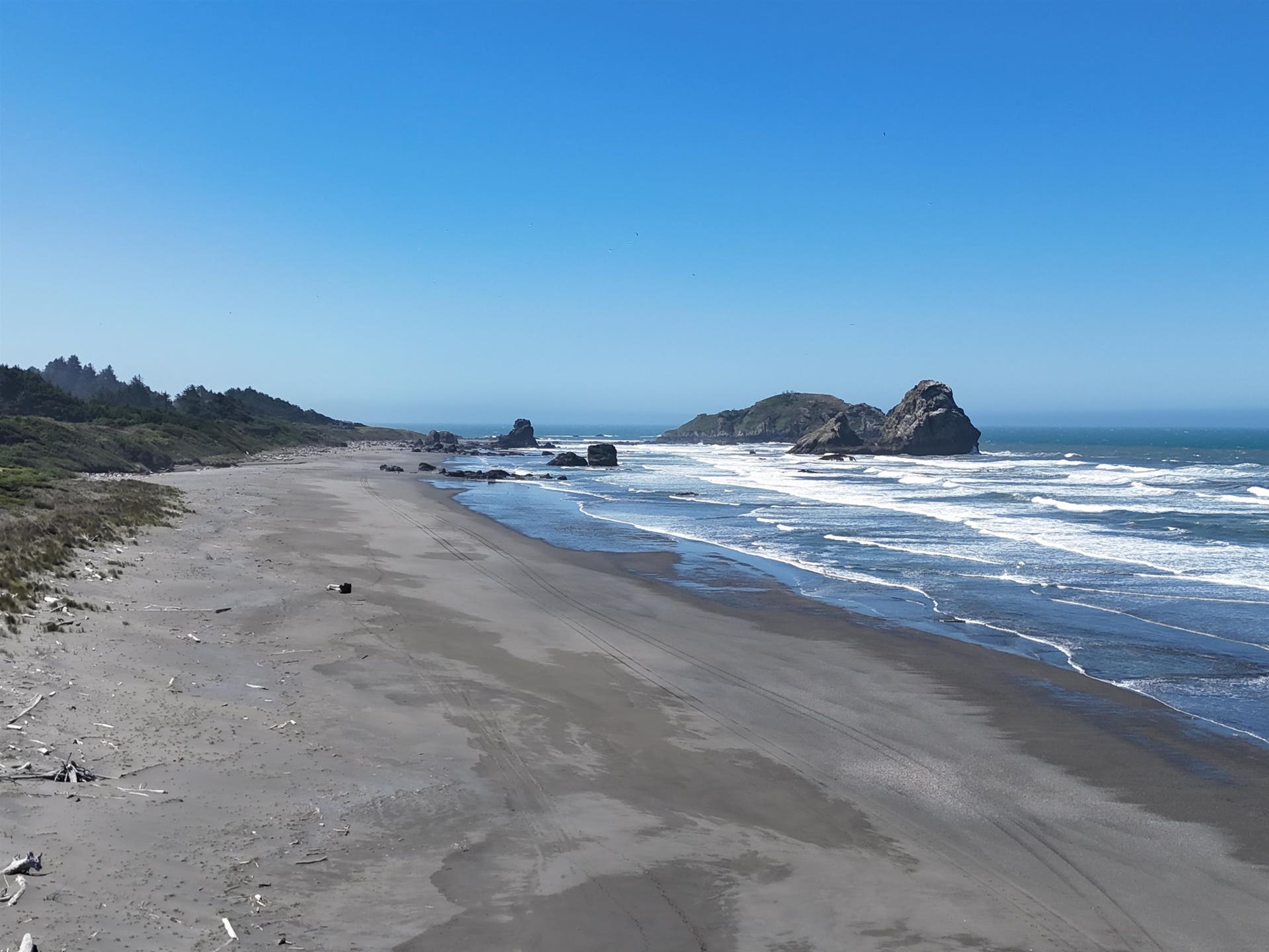 200 Shoreline Drive, Smith River, CA 95567