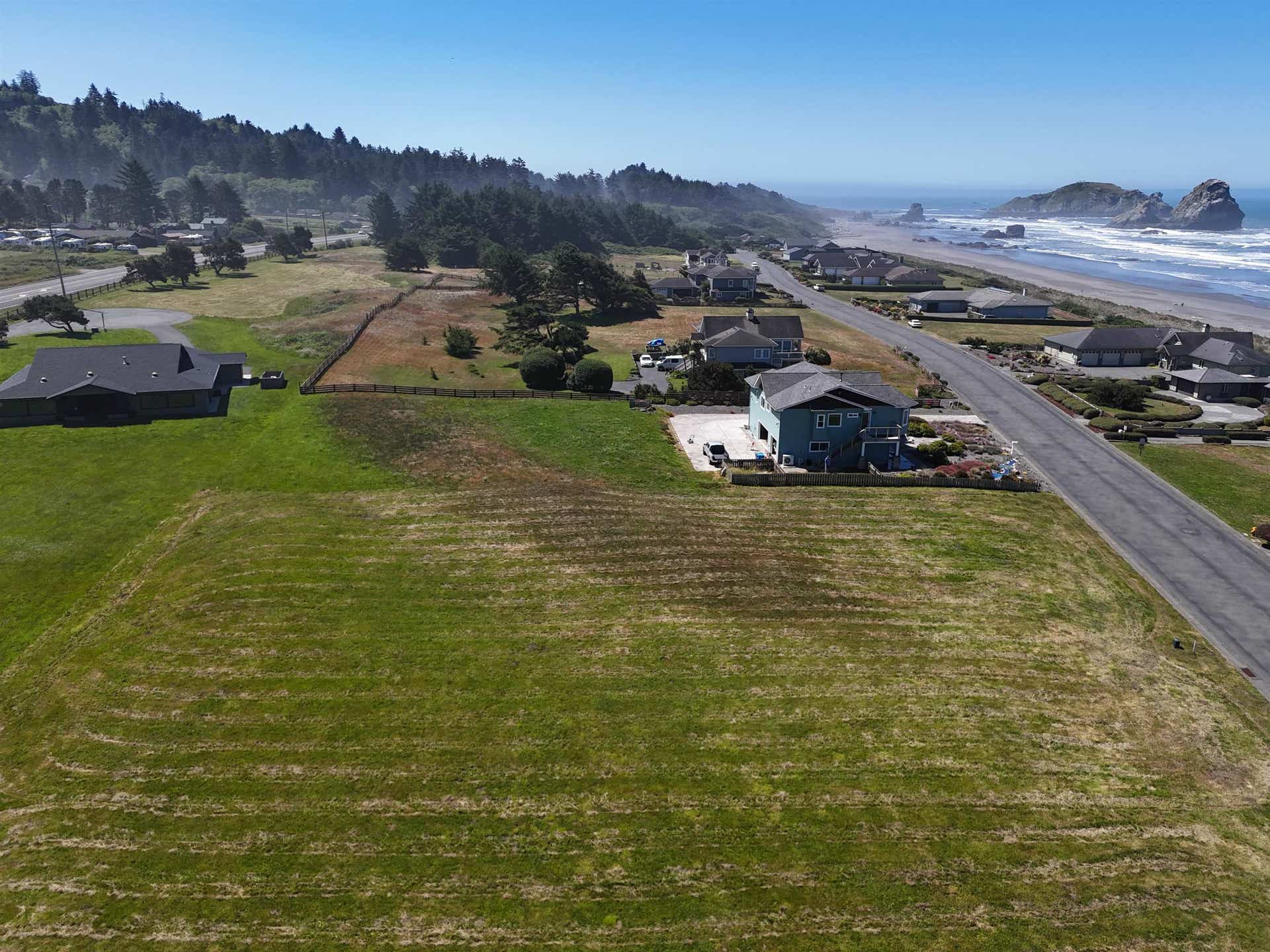 200 Shoreline Drive, Smith River, CA 95567