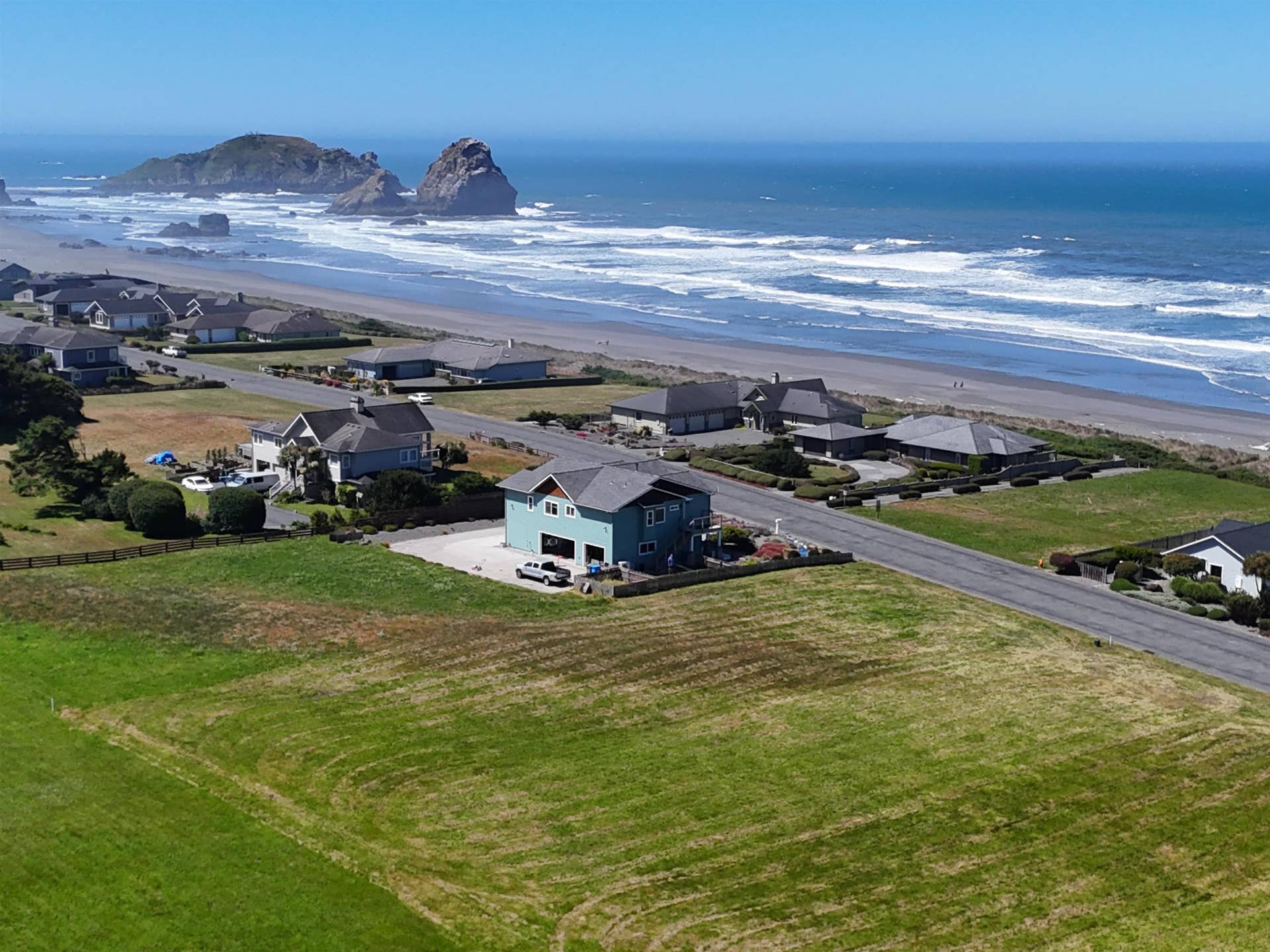 200 Shoreline Drive, Smith River, CA 95567