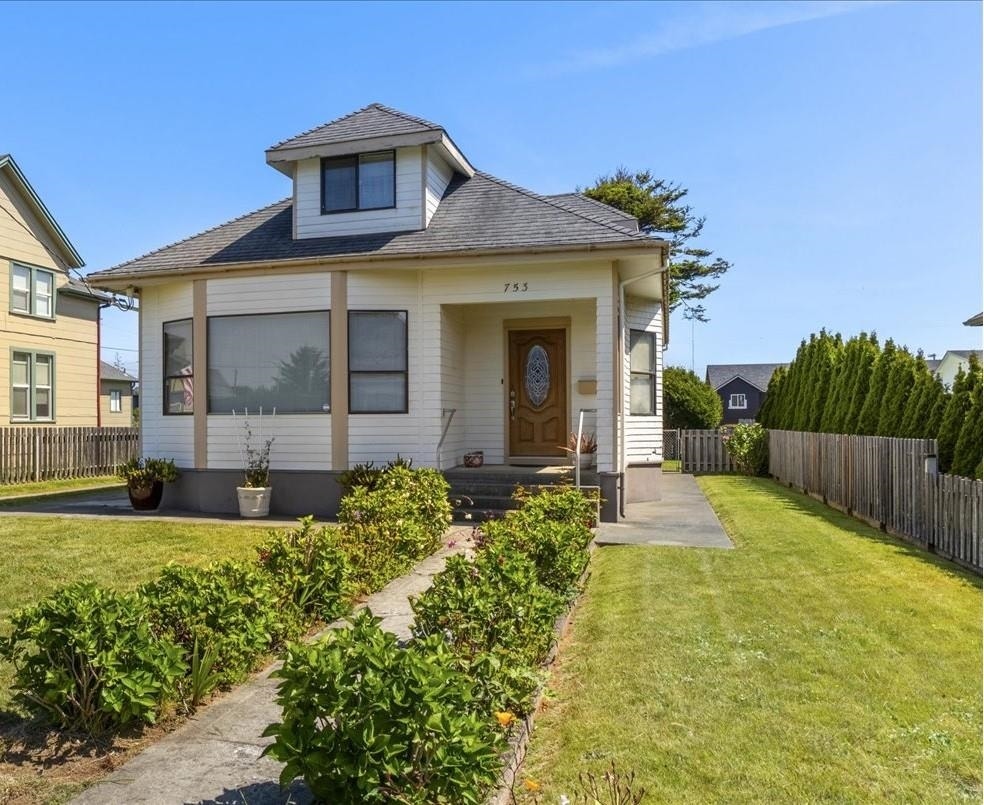 753 H Street, Crescent City, CA 95531