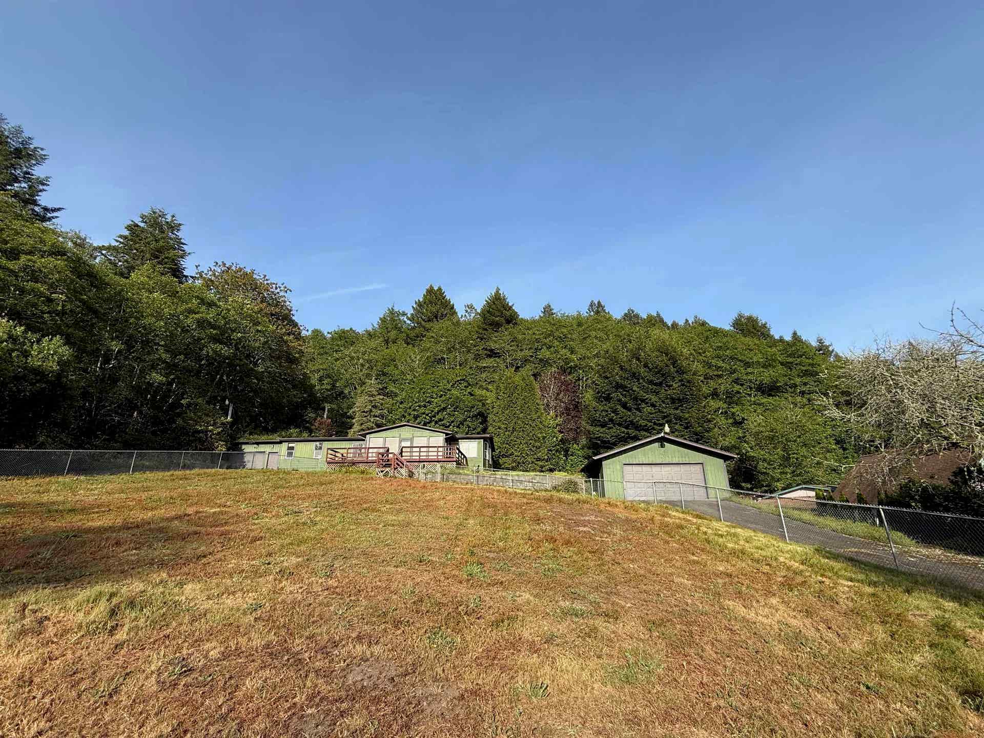 140 Hilltop Manor, Smith River, CA 95567
