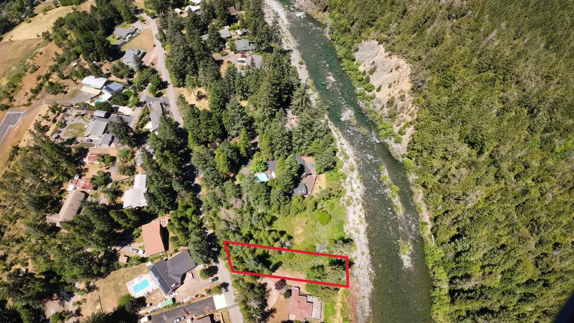 520 Gasquet Flat Road, Gasquet, CA 95543