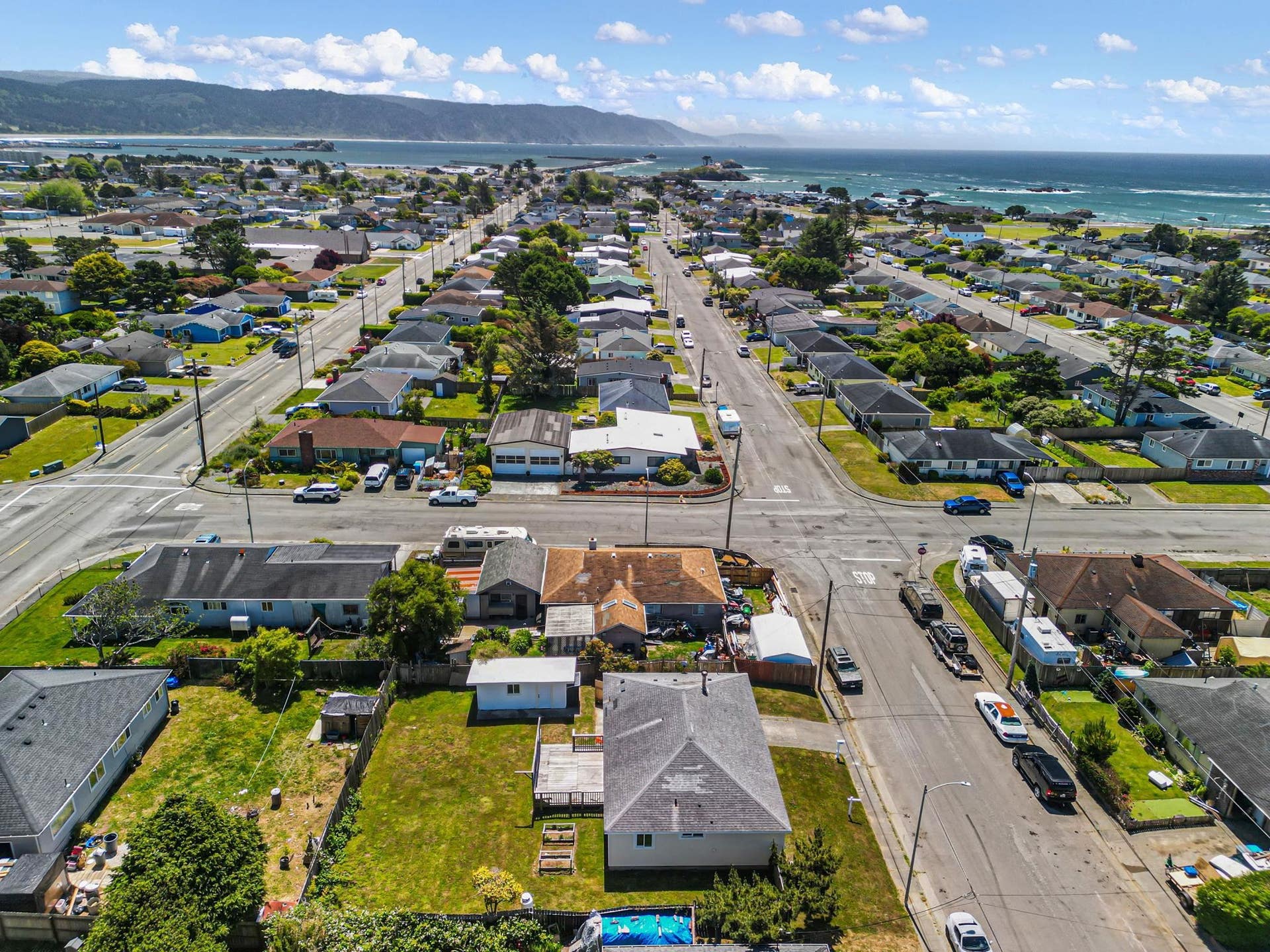 1343 Huntington Street, Crescent City, CA 95531-3325