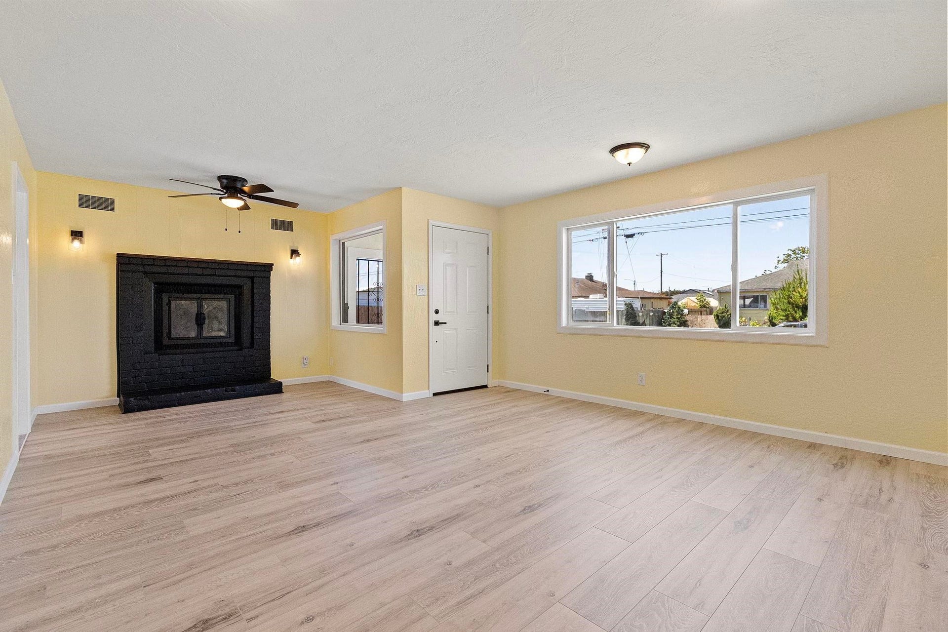 1343 Huntington Street, Crescent City, CA 95531-3325